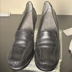AEROSOLES Women's Classic Black ‎ wedge heal Loafers . New , size 9